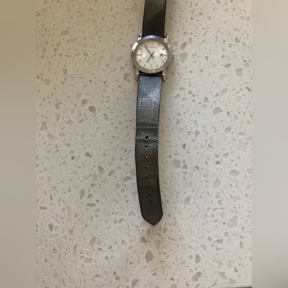 Burberry women’s silver classic checker gray plaid print watch - Picture 6 of 10